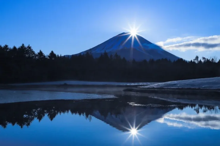 水面に伸びる“陽の光”と“ダブルダイヤモンド富士”で迎える新年の幕開け　富士本栖湖リゾート「ダイヤモンド富士鑑賞会」