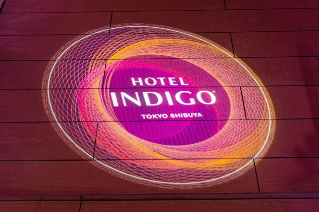 レコードをモチーフにした回転式フォトスポット