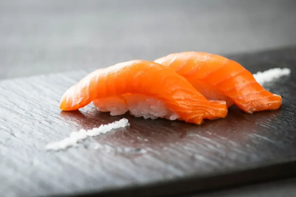 佐渡銀鮭と鮮魚おまかせ握り寿司