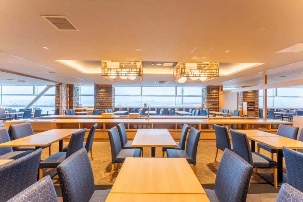 17階に位置し、全280席の大阪を一望できるパノラマビューの店内