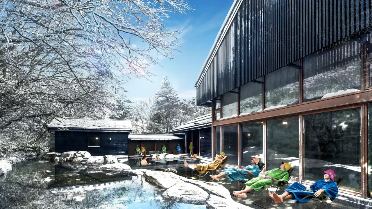 トンボの湯の屋外で外気浴を楽しむ様子