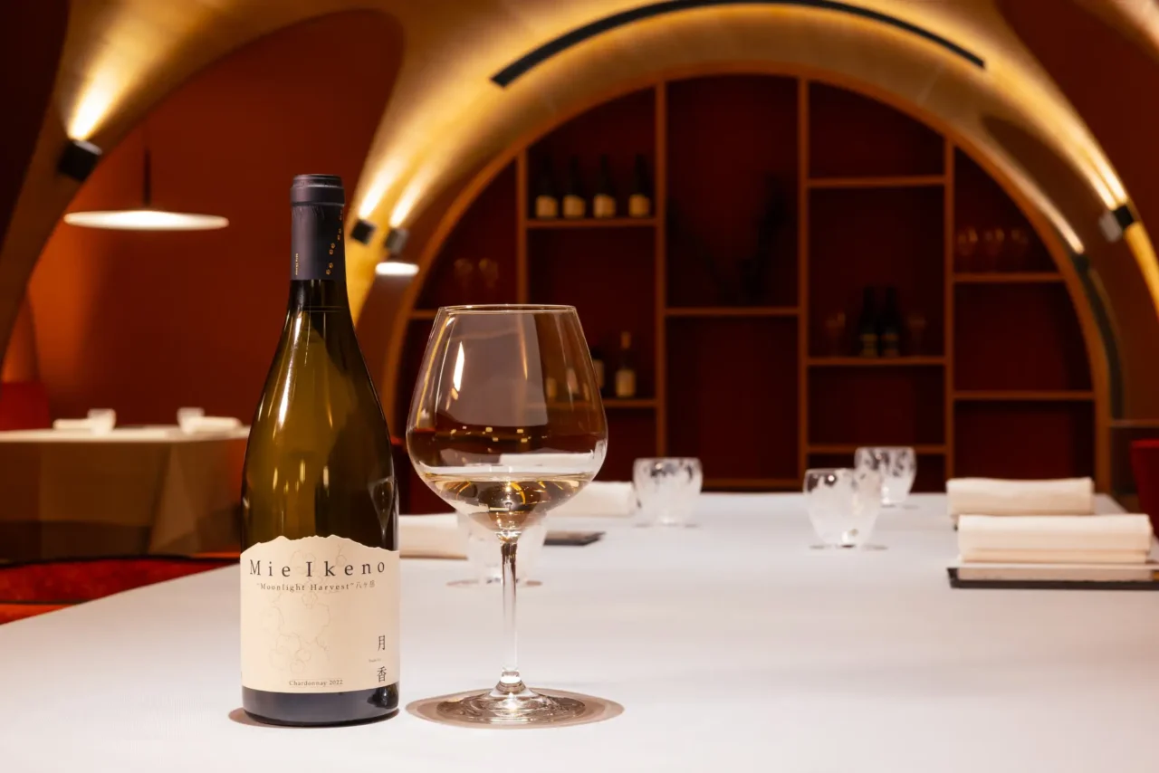 メインダイニング「OTTO SETTE」内観