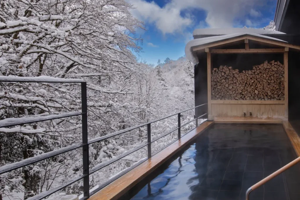 大浴場直結の雪見露天の様子