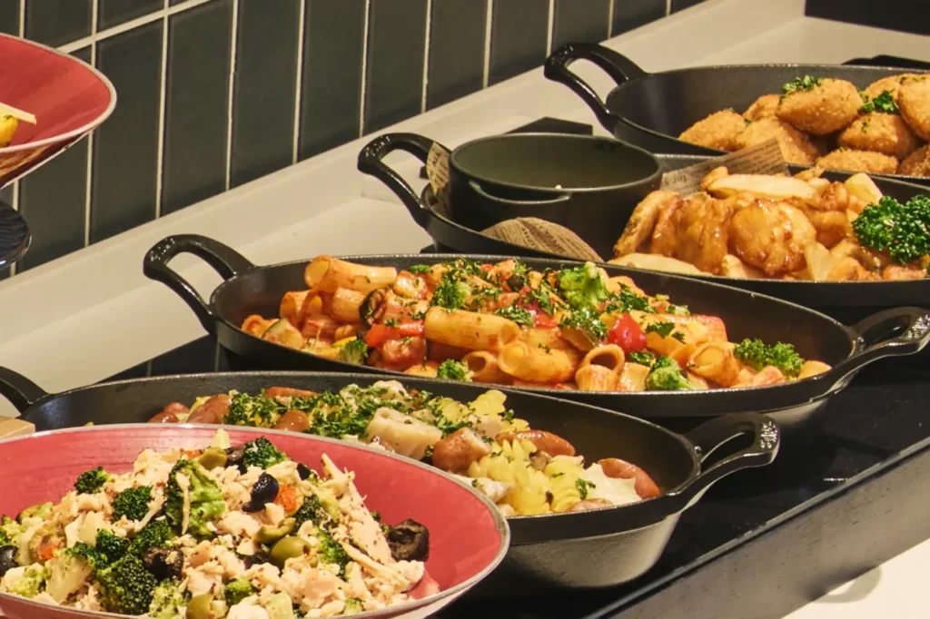 豊富な朝食ビュッフェ