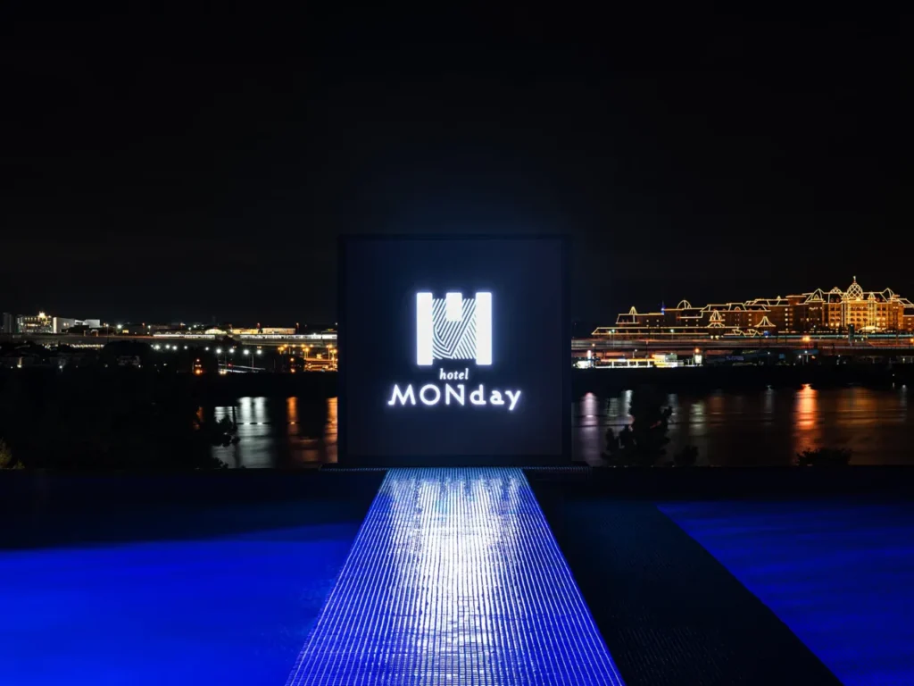 屋上インフィニティプール