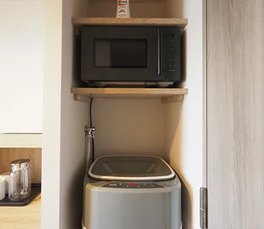 全室に備える電子レンジと洗濯機