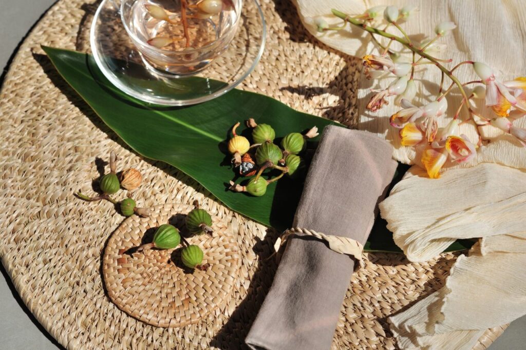 星のや沖縄の庭で収穫された月桃を用いた工芸品