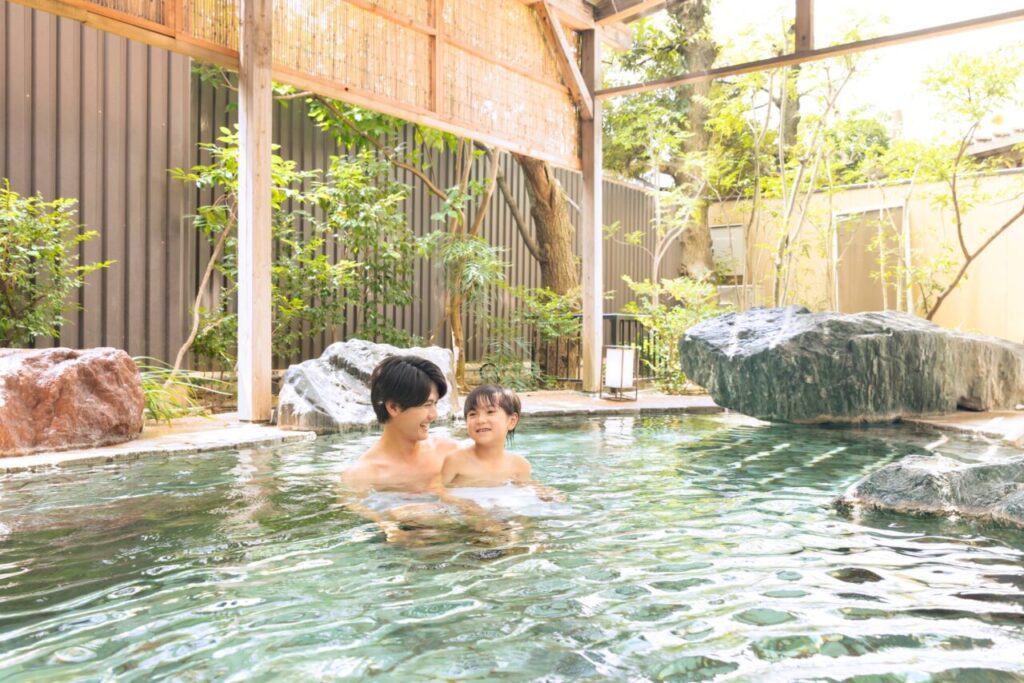 男女の露天風呂と内湯