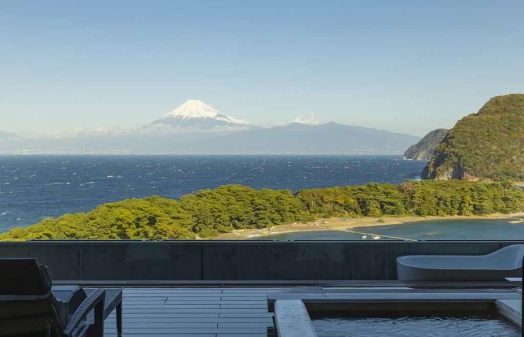 露天風呂から、デッキから、どこにいても視界に入る富士山