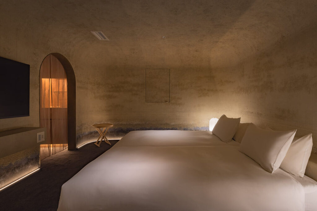 洞窟のような“おこもり感”が楽しめる2階寝室