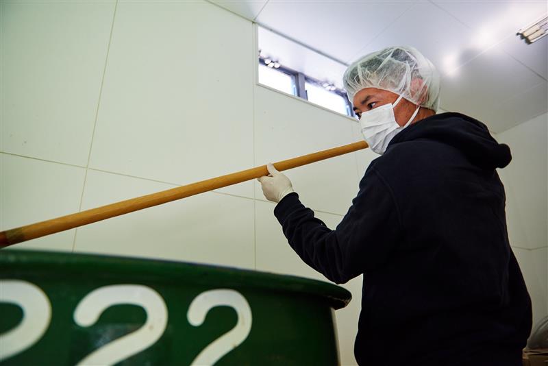 梅酒工場見学の様子