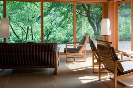 7,000冊以上の蔵書を備えたライブラリー