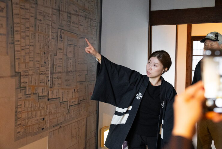 立花家の家族の思い出で溢れる建築を舞台に、物語性のある料理や多言語ガイド、地域の工芸や体験との連携を通じて、日本文化の奥深さを伝えている