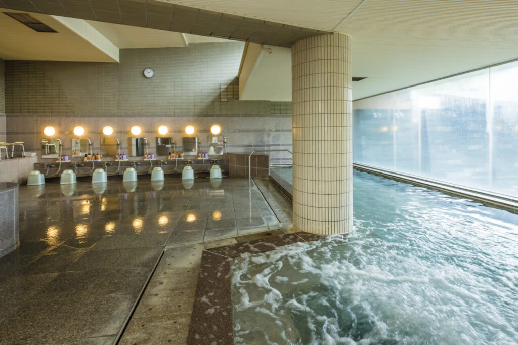 広くてゆっくり入れる弱アルカリ性の大浴場