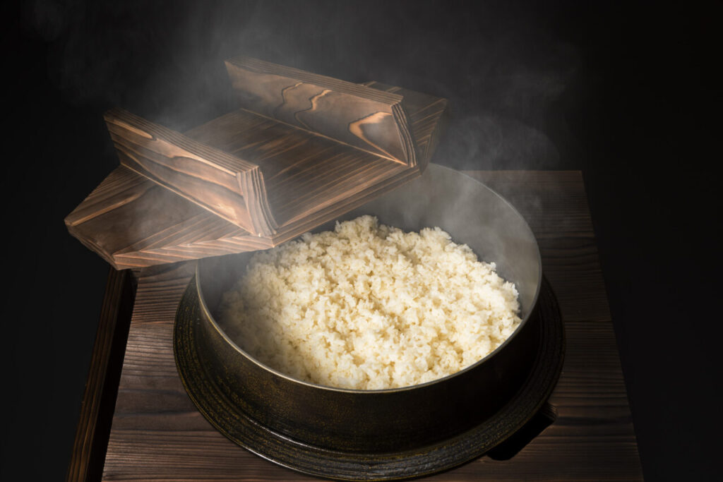 ご朝食の自家精米の五分搗き米