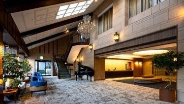 大洗パークホテル ホテルロビー ©Anna Nagai／レストランフロア ©Anna Nagai