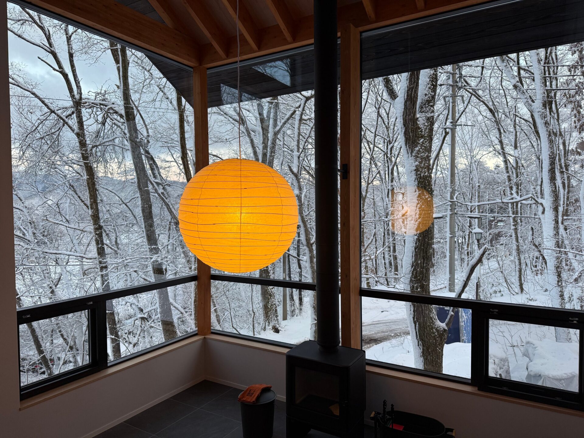 ゲストハウスジャパン白馬シャレー 2層分大開口リビング