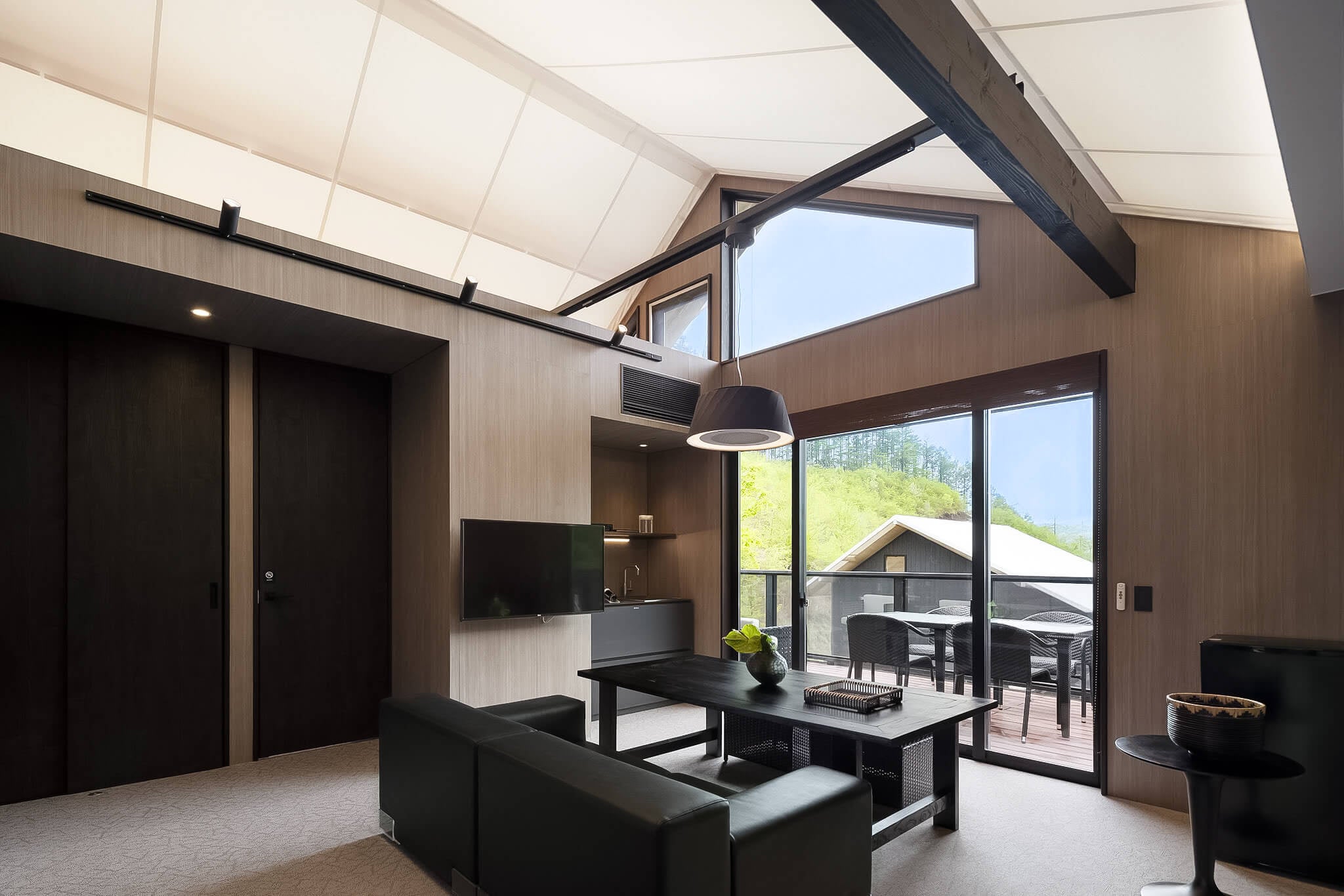 あさま空山望デラックススイート「カシオペア」リニューアルに学ぶ北軽井沢・一棟貸しヴィラリゾートの差別化戦略