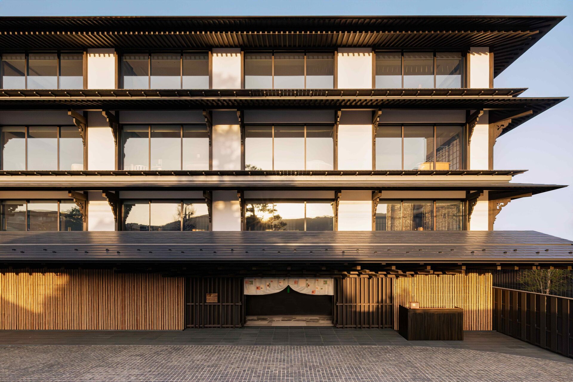 カペラ京都グランドオープンに学ぶ京都・宮川町における文化継承型ラグジュアリーホテルの戦略設計