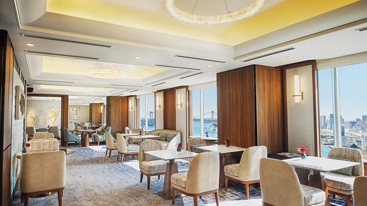 "光と海"をテーマに上質で落ち着いた空間へとリニューアルした「クラブインターコンチネンタルラウンジ」