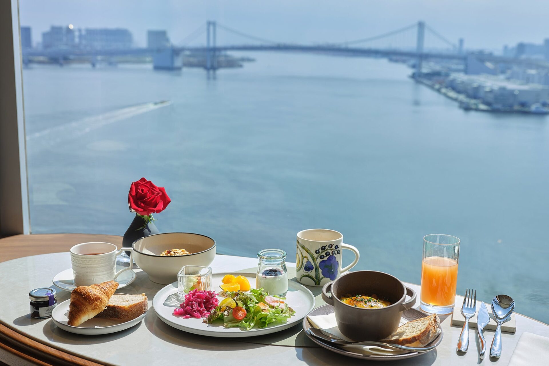 東京湾を望む20階のロケーションからの景色