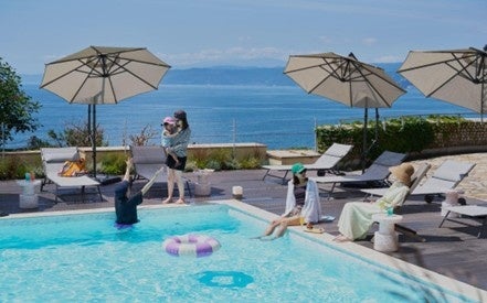 HOTEL SWAY yugawara 海を望む屋外プール