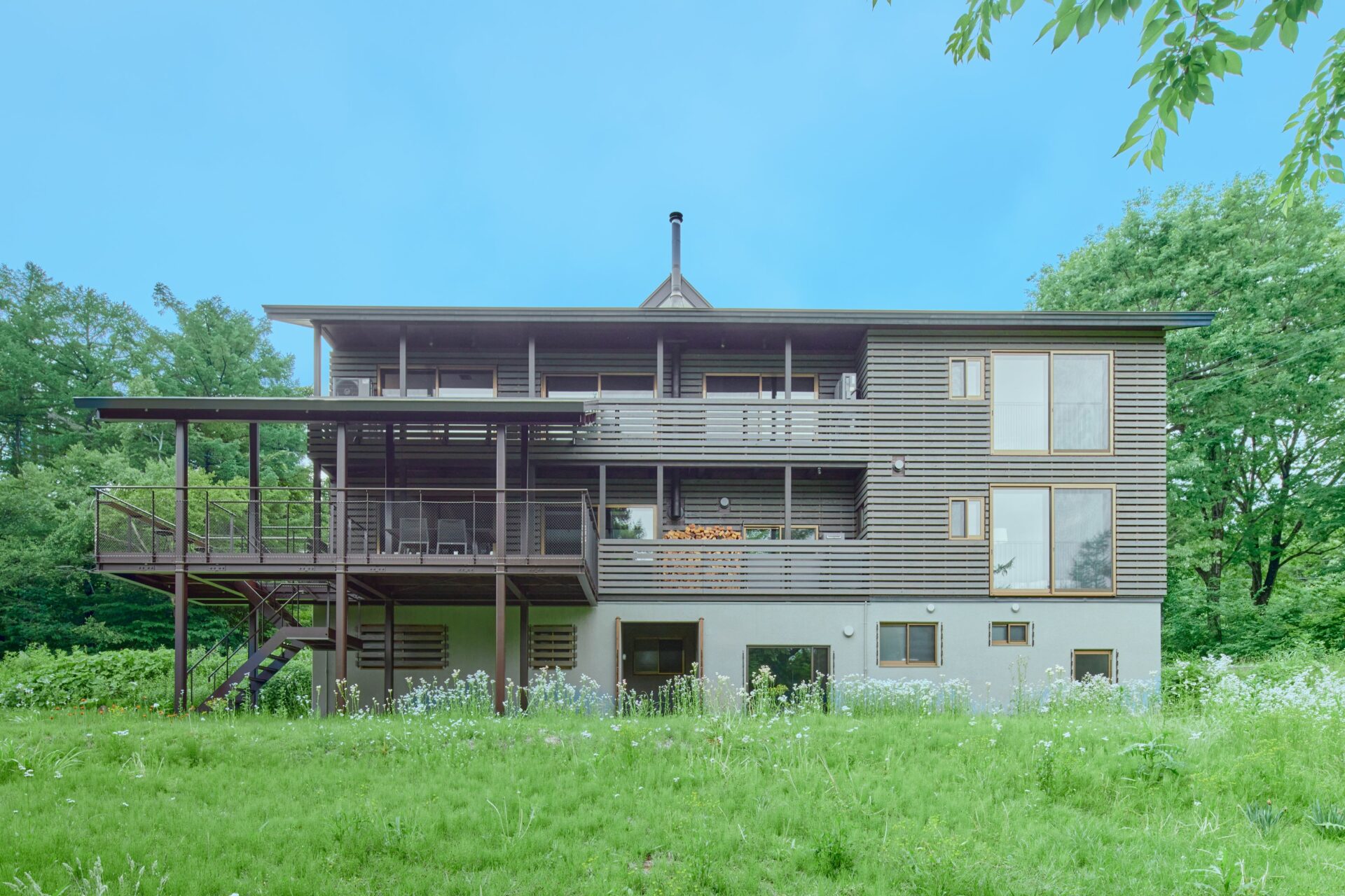 Villa El Cielo Myoko 緑に囲まれたヴィラの外観