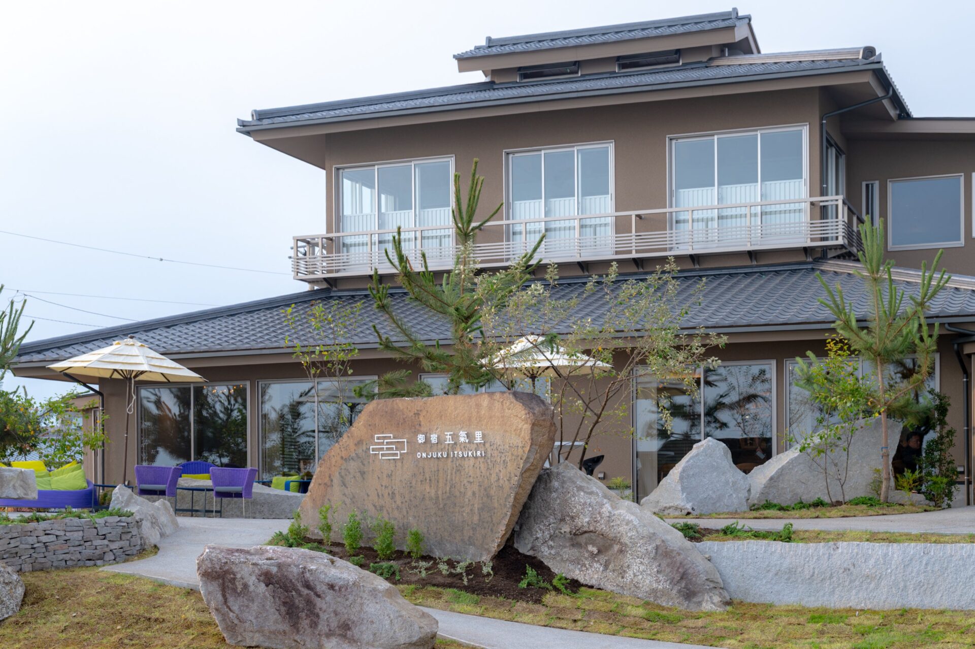 御宿 五氣里 -Onjuku Itsukiri 白砂の御宿海岸を目の前に望む御宿 五氣里外観