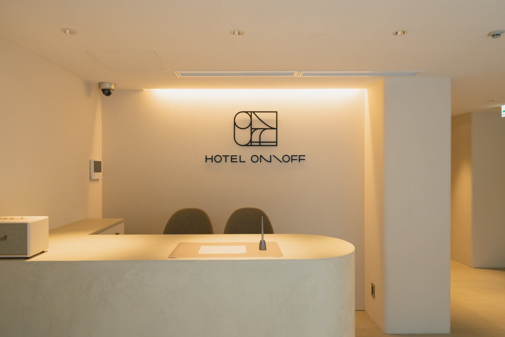 HOTEL ON\OFF フロント
